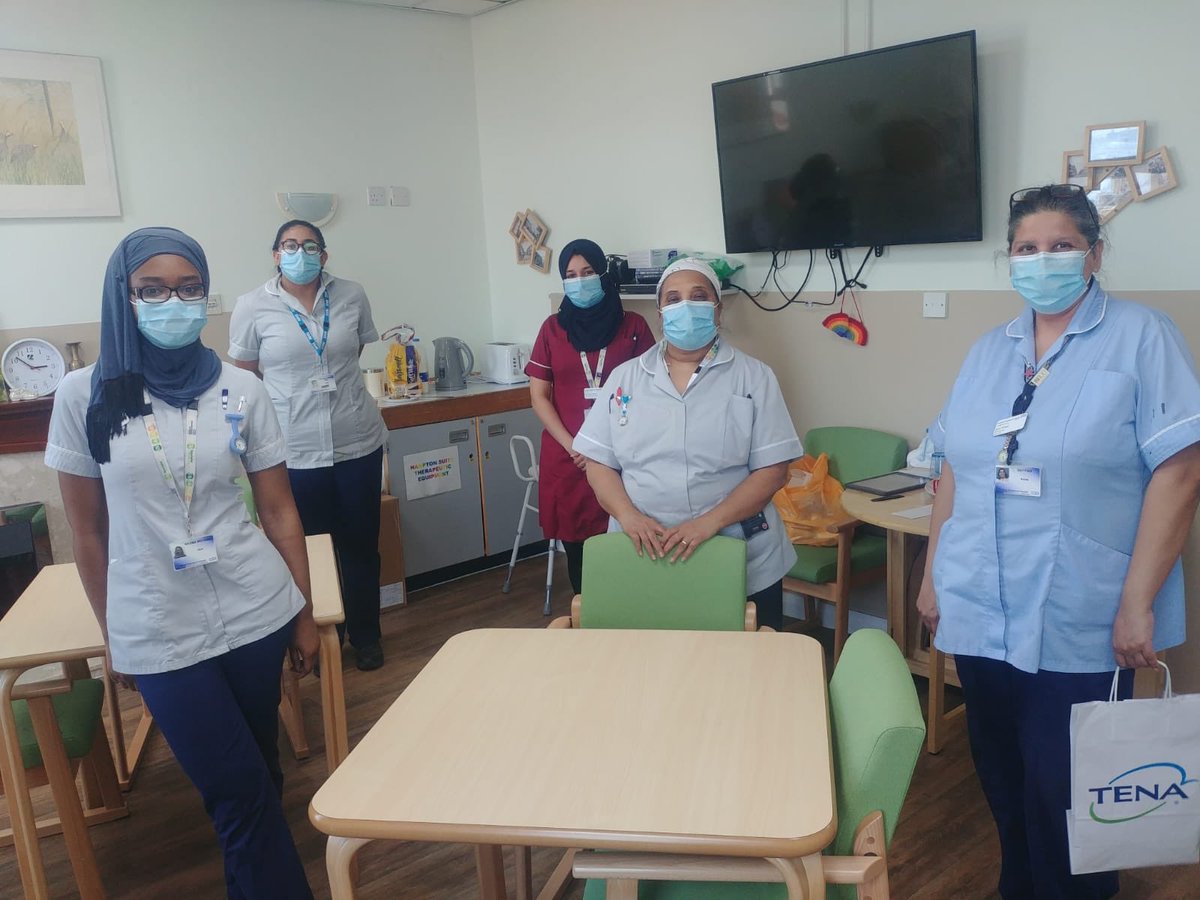 UHLContinence's tweet photo. More great Continence training today on the Hampton Suite ๐๐๐#promotingcontinence @Leic_hospital @nag2710 @heather_leatham @uhl_DOE https://t.co/rQOsgryBe1