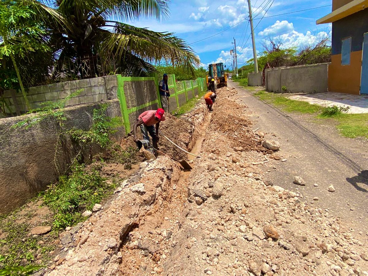 pcharlesjr's tweet photo. MP Charles on the ground in Rocky Point with another Water Improvement Project near completion.
We are now installing new water mains & service entry to individual homes so residents can have full water access.
#BuildingSEC #DevelopingSEC #WaterImprovementProject #WaterIsLife https://t.co/rmoUeJiOnP