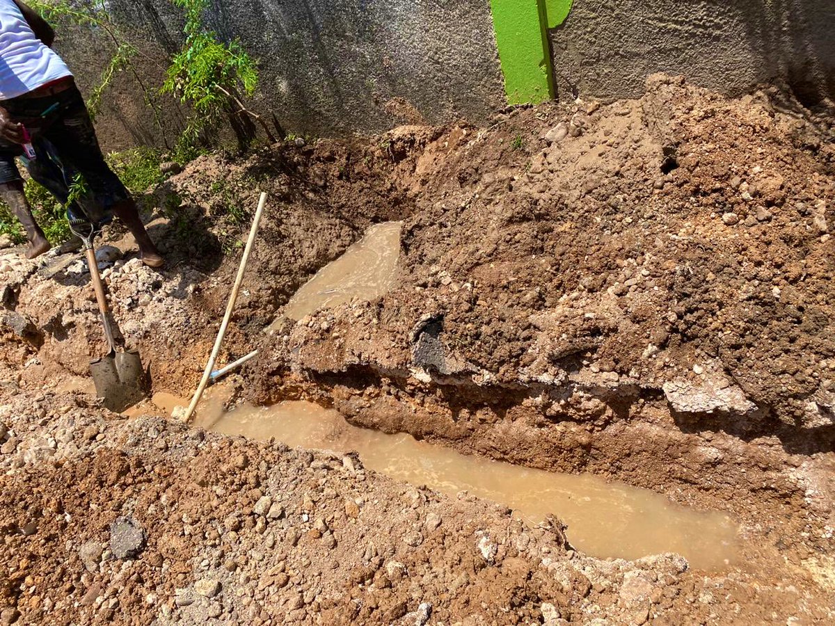 pcharlesjr's tweet photo. MP Charles on the ground in Rocky Point with another Water Improvement Project near completion.
We are now installing new water mains & service entry to individual homes so residents can have full water access.
#BuildingSEC #DevelopingSEC #WaterImprovementProject #WaterIsLife https://t.co/rmoUeJiOnP