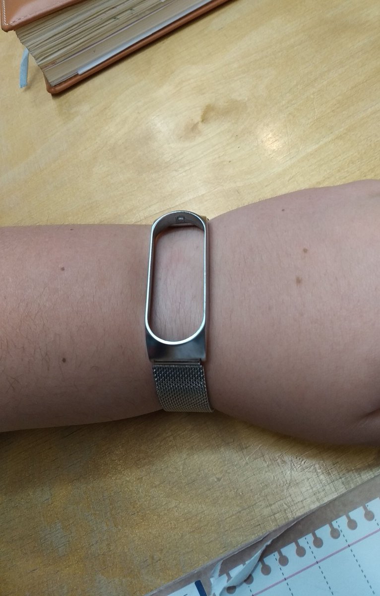 mariggalindo's tweet photo. Aquí debería haber un reloj, sería lo lógico. Lo que no sería lógico es que el reloj estuviera en el sumidero de un lavabo.

La vida nunca es lógica. https://t.co/gDEzER1PkW