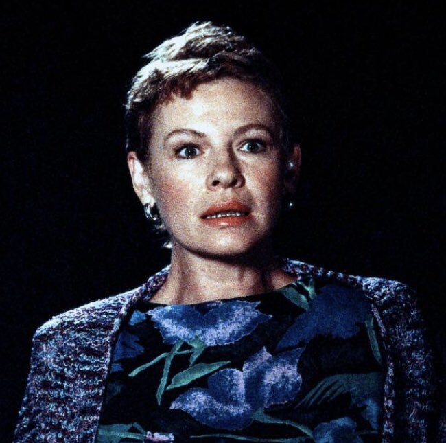 Kat_deuxj_diva's tweet image. a film that had it all #intrigue #cluelessMom #twoCoreys #FrogBrothers 🐸🐸 #LostBoys #santacarla #theLostBoys #gory #violence #murdercapitaloftheworld #movieswithimpact 🎥🎞 #JoelSchumacher