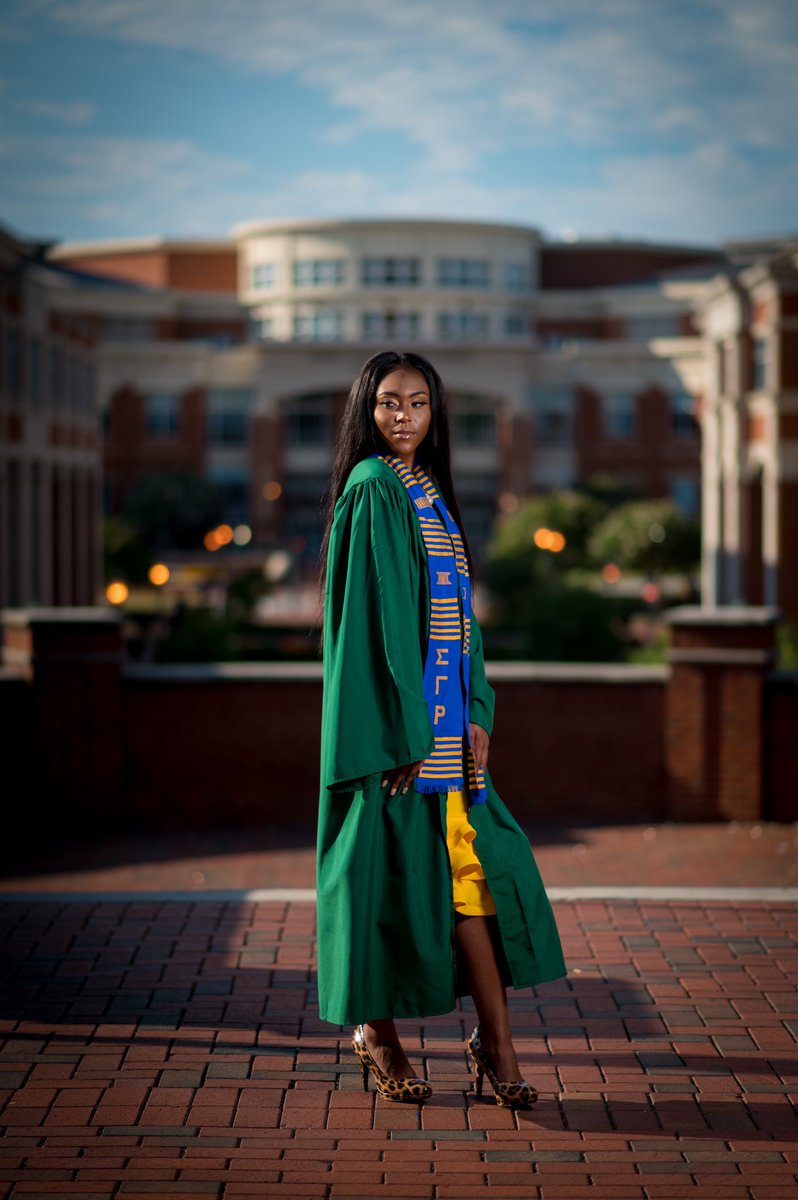 JovenDiosa_'s tweet image. Black Girl Magic 💗 #issagraduate #PNChereIcome #uncc