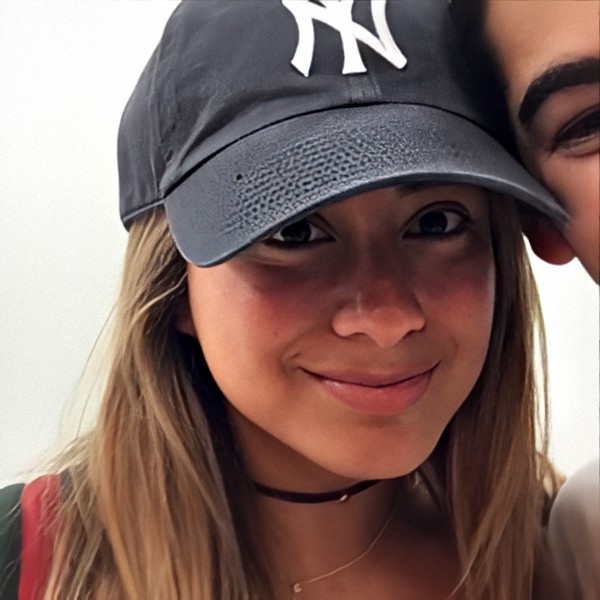 aIIypride's tweet photo. ally brooke sem maquiagem é simplesmente a coisa mais linda desse mundo https://t.co/7quTkC5OmP