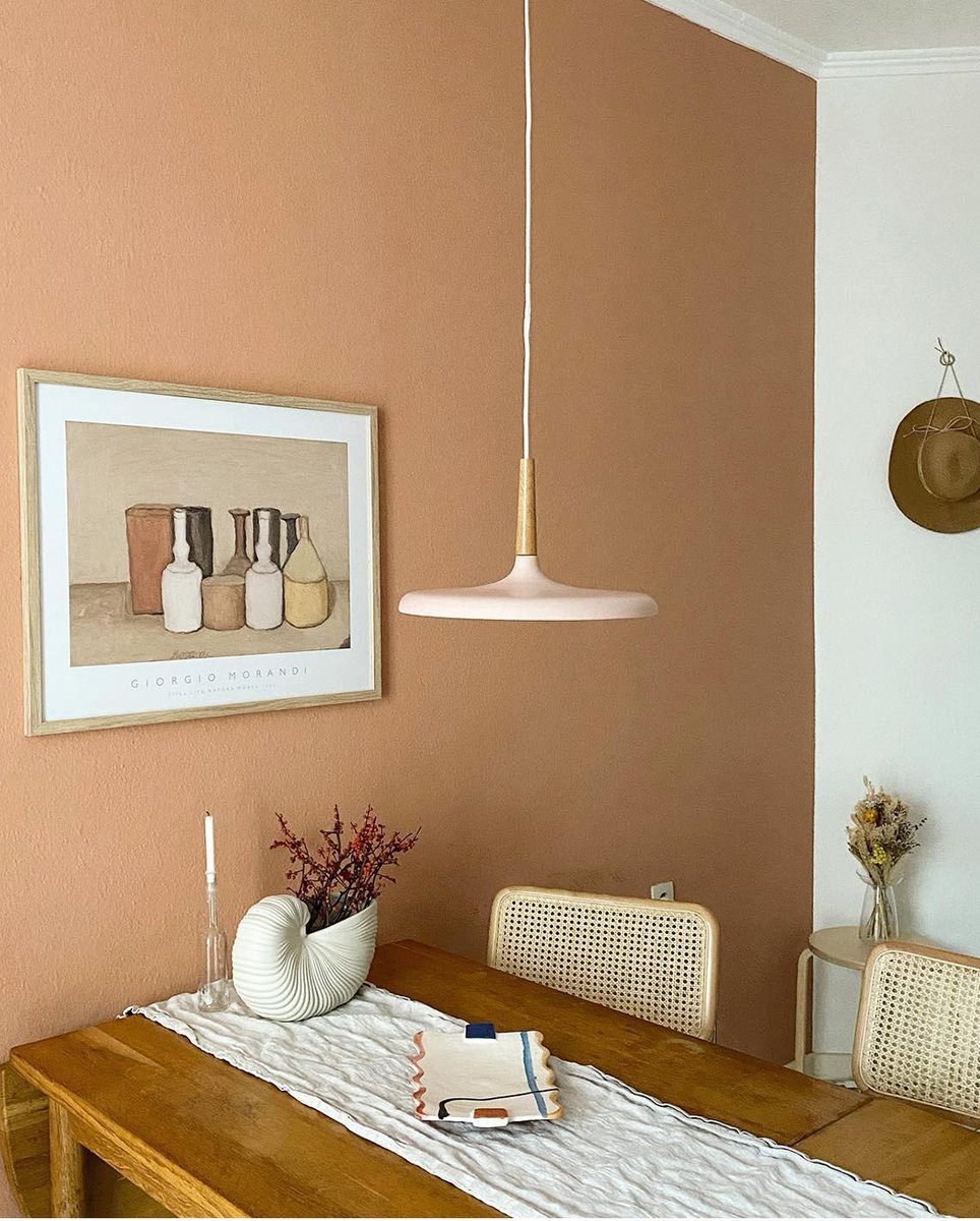 MadecomNL's tweet image. Ben je een beetje klaar met je eetkamer? Dan hoef je nog geen fortuin uit te geven aan een nieuwe inrichting. Hier zijn drie ideeën die minder dan € 100 kosten: bit.ly/37TfoXK