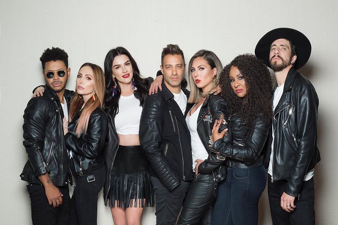 ConOv7's tweet photo. Muy buen inicio de semana para todos
¿Qué canción les gusta para poner actitud a este lunes?
.

@KalimbaMX @ErikaZaba @LidiaAvila @ARIBOROVOY @soymarianaochoa @MULATA_MARICHAL @oscarschwebel @ov7oficial 
.
.
#VolandoAltoConOV7 
#30AñosDeOV7  #OV7Treinta #OV730Años #OV7TreintaAños https://t.co/sTJ2Teed1a