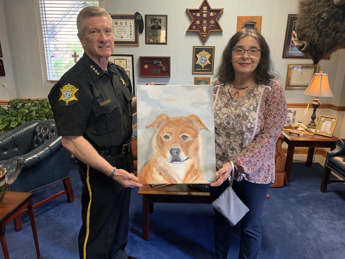 We want to thank @thehicklife for this beautiful painting of Maxine. It was auctioned off to the highest bidder @MargeWalsh03. Her name was put on the back of the painting. Thank you to the @Palmetto_Inn for their donation as well. $500 was donated to our K9 Unit. #LivePDNation