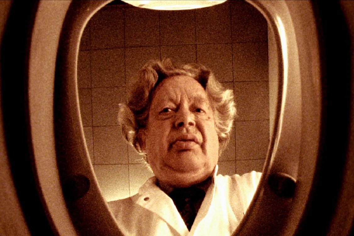 - DAY 25 -Connaissez-vous  #Riget ? Dans le milieu des années 90, Lars Von Trier propose une série médicale où patients et médecins découvrent peu à peu un monde surnaturel... Série adaptée en 2004 sur ABC par Stephen King himself sous le nom Kingdom Hospital ! #31daychallenge