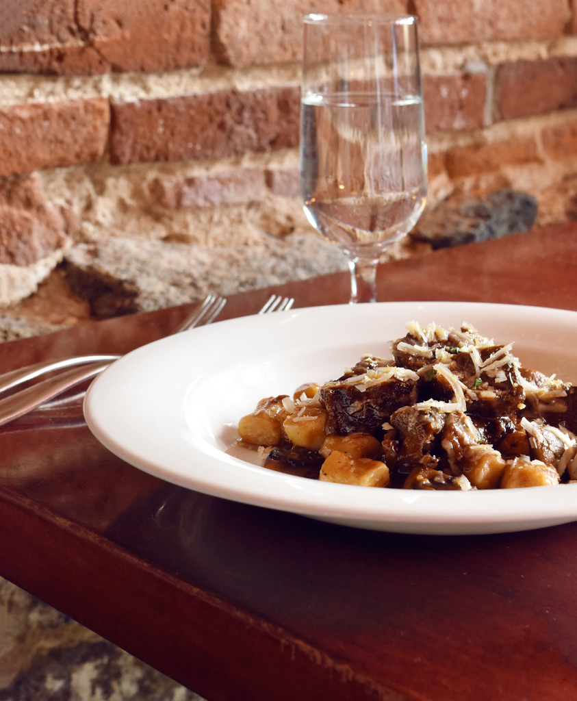 Grotto37's tweet image. We can't tell you how much we've missed you guys... tonight is our first night of indoor dining! Masks required and reservations recommended. Who's ready for a big helping of normalcy (and short rib gnocchi)? 🙋🏽‍♀️⁠

#bostonfood