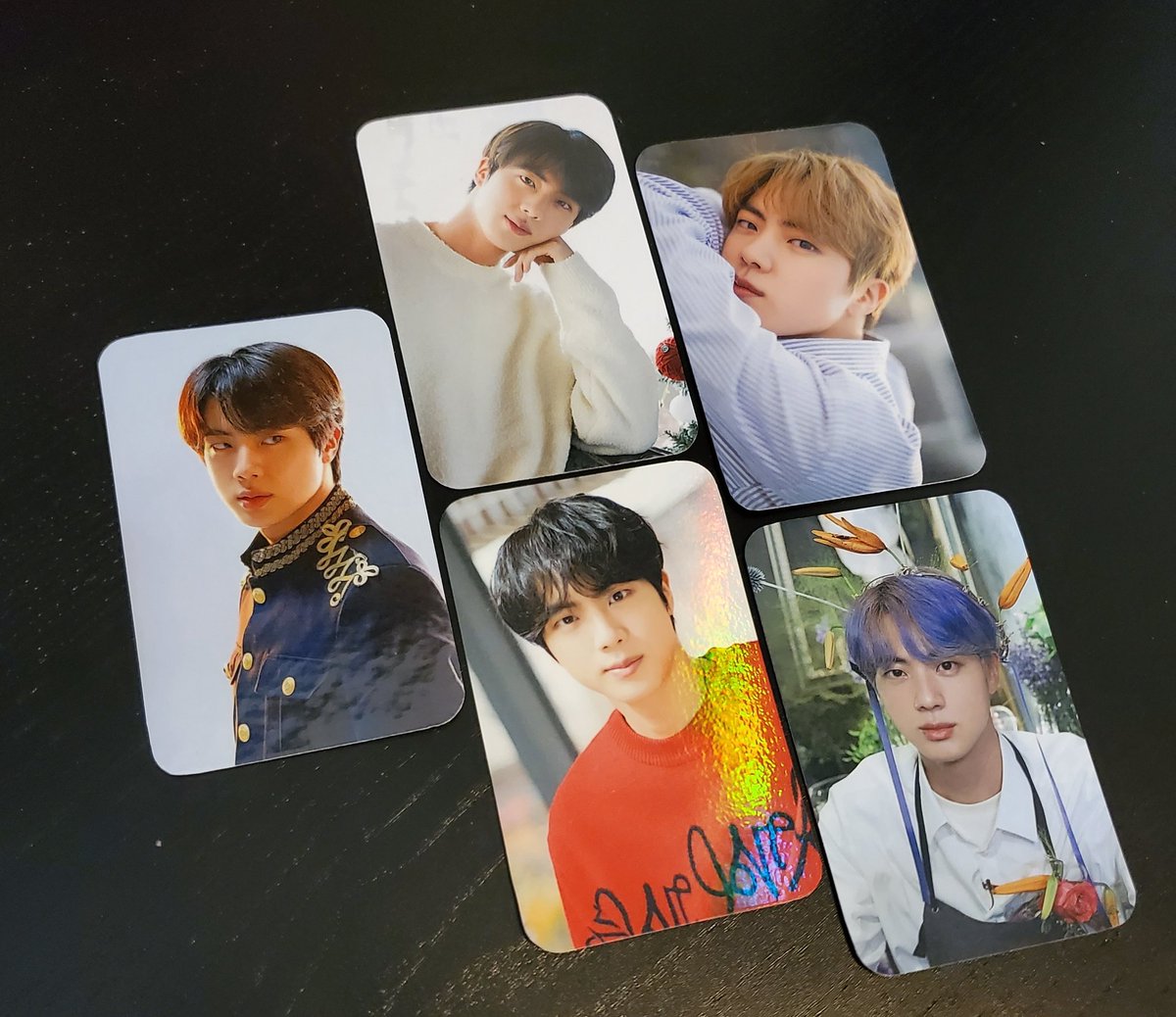 hotteok_pwr's tweet photo. Worldwide BTS Giveaway Photocards!

💜 1 rainhow holo photocard
💜 4 high gloss photocards

To enter:
- follow, retweet, and like 
- (for fun optional) reply with gifs of Seokjin! 

Ends 6/23 @ 10pm CT

Good luck! 🥳💜 
@BTS_twt https://t.co/wILA0RNd8O