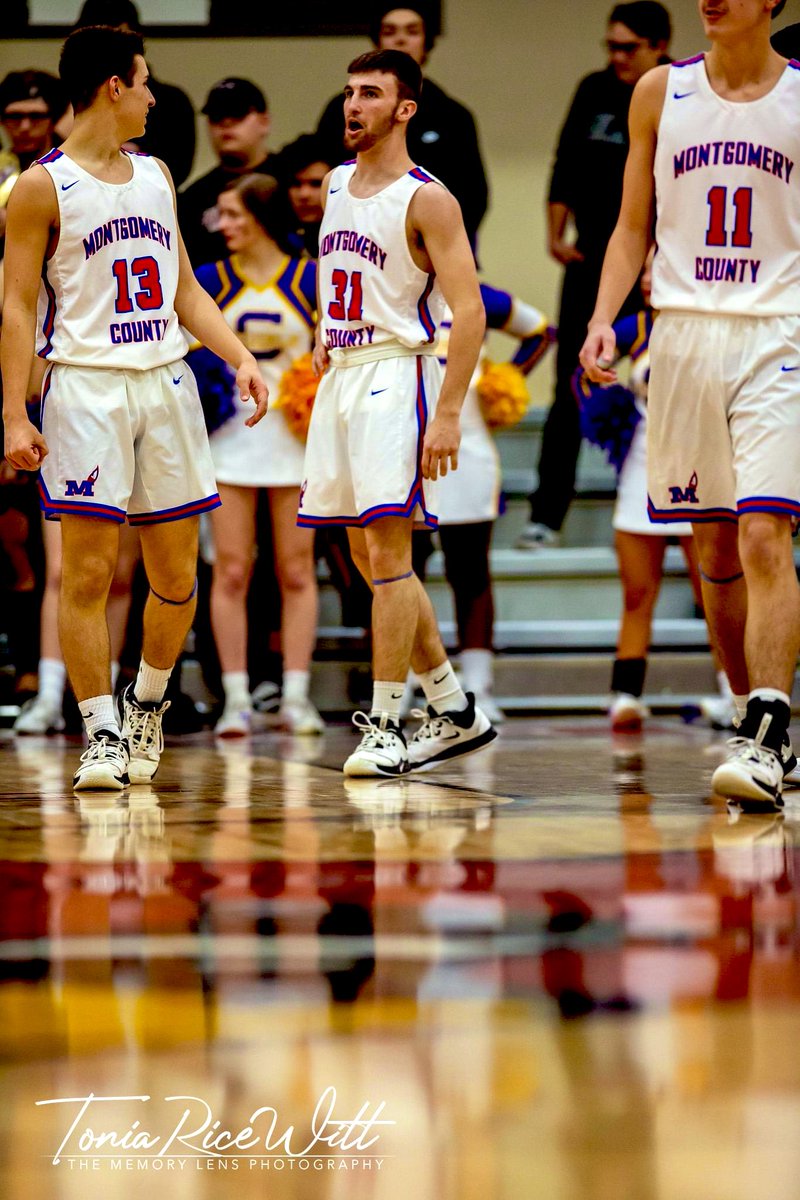 Matchup 4 in the <a href="/ryanlemond/">Ryan Lemond</a> bracket of the #KYHSBballUniformChallenge will have two central Kentucky schools facing off as the Dunbar Bulldogs <a href="/ChalkTalking/">Scott Chalk</a> go up against the Montgomery County Indians @MoCoMBB