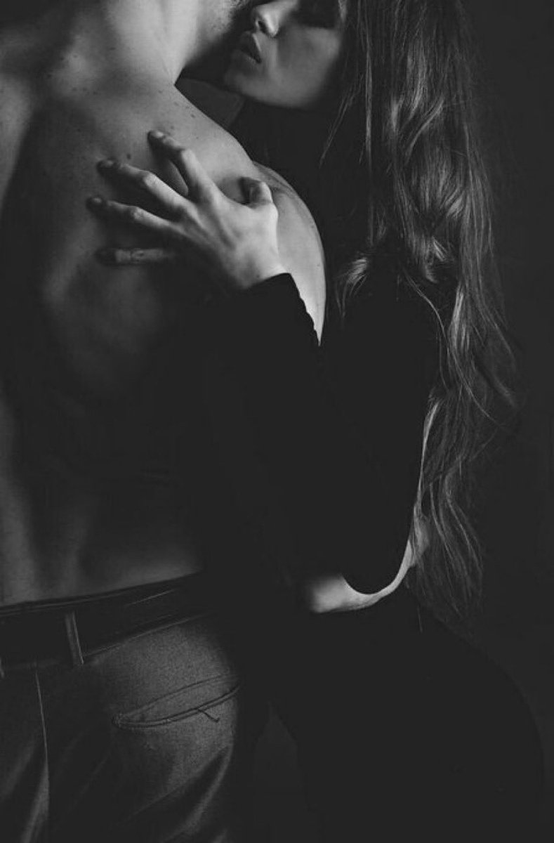 baha288's tweet photo. لم تعد الحروف تشبع رغبتي ٠٠ 
أريد  عطرك 🖤..! https://t.co/G3MNGcpePa