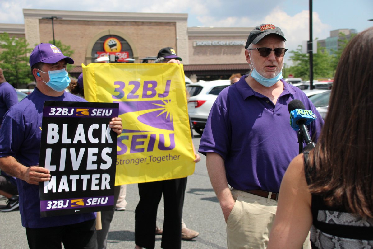 32BJSEIU's tweet photo. Thank you to members, allies and everyone who made our #JuneteenthDrivetoJustice in Newark, NJ a huge success! More photos: https://t.co/3qiCdFqy2Z #BlackLivesMatter https://t.co/Hl6H4HatIv