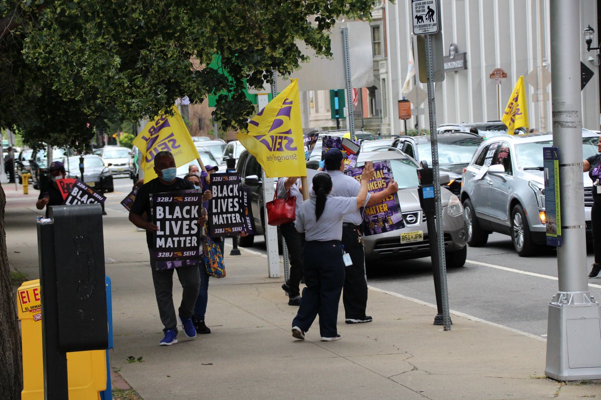 32BJSEIU's tweet photo. Thank you to members, allies and everyone who made our #JuneteenthDrivetoJustice in Newark, NJ a huge success! More photos: https://t.co/3qiCdFqy2Z #BlackLivesMatter https://t.co/Hl6H4HatIv