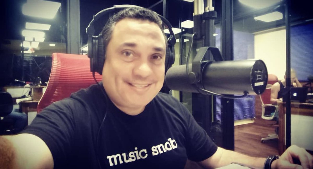 Q.E.P.D... excelente comunicador hoy el mundo de la comunicación en Panamá está de luto...se te va a extrañar demasiado Manuel Funket