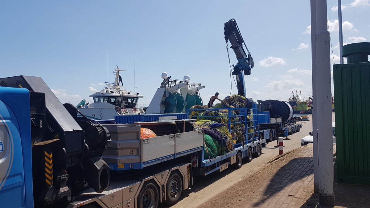 AlbertVCU's tweet photo. Vandaag de nieuwe “Sjoerd Hendrikje” opgetuigd in Stellendam bij #Padmos #UK135 @LeonPadmos2 https://t.co/ixoIssRPvC
