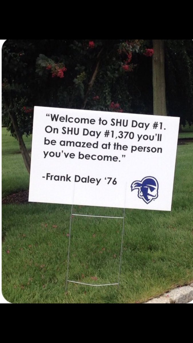 Nromano96's tweet photo. @SetonHallAlumni @SetonHall @SetonHallSAA First Seton Hall moment #AlumniWelcome 🔵⚪️🔵⚪️ https://t.co/r9f3XFkrGk