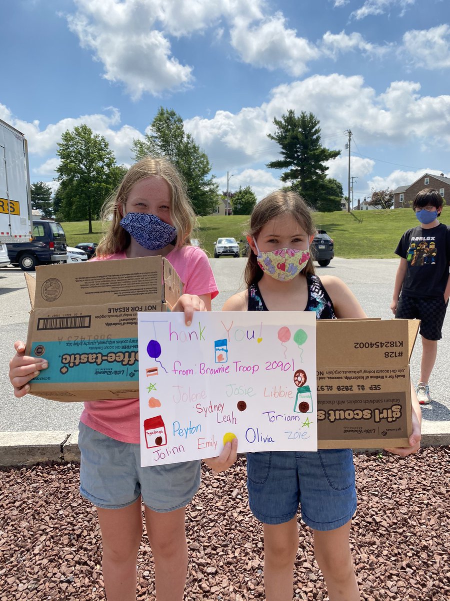 SGRocketscafe's tweet photo. Thank you Troop 20901 for the surprise treats!!! 🍪 @SGSchoolNews #meals4kidsinPA #schoollunchrocks https://t.co/Zy4M5goDs4