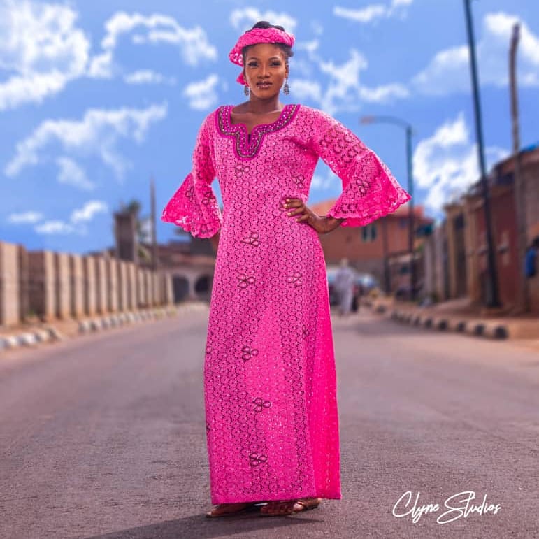 rbmodels_'s tweet photo. Smile and make colorful..When you are old, you'll have a pretty picture to look at, filled with the colour of life

Photographer: @clynestudiosng @clynestudio
Makeup artist: @tokestouch
Model: @damihana
@rbmodels_ 
#models #potraitphotography #smile #beauty #lovely #smile #model https://t.co/SdcNuwj8yj