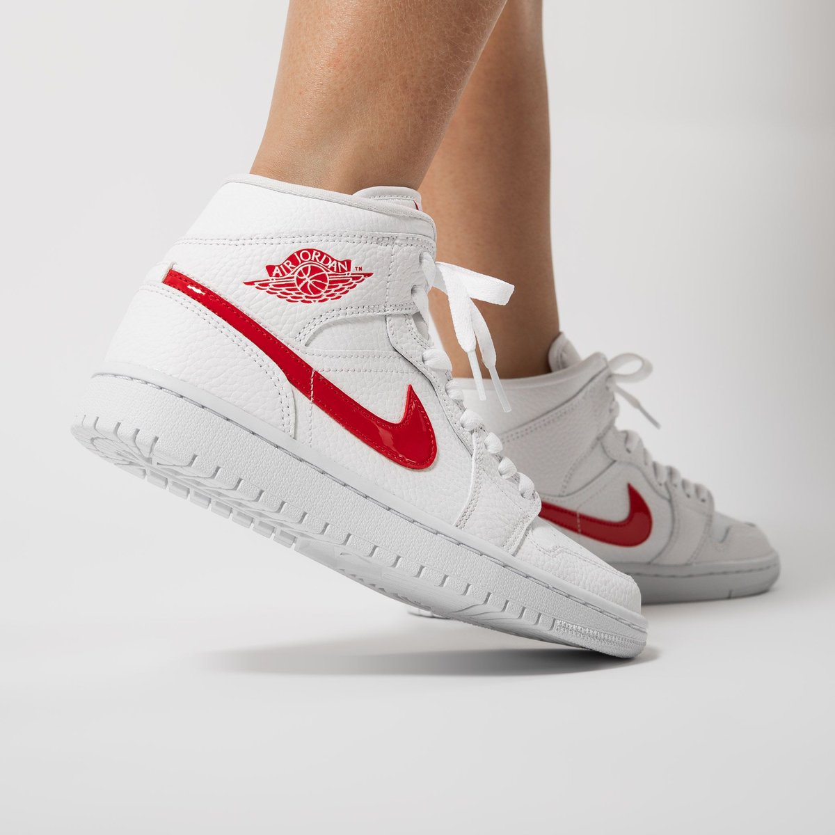 wmns air jordan 1 mid white university red