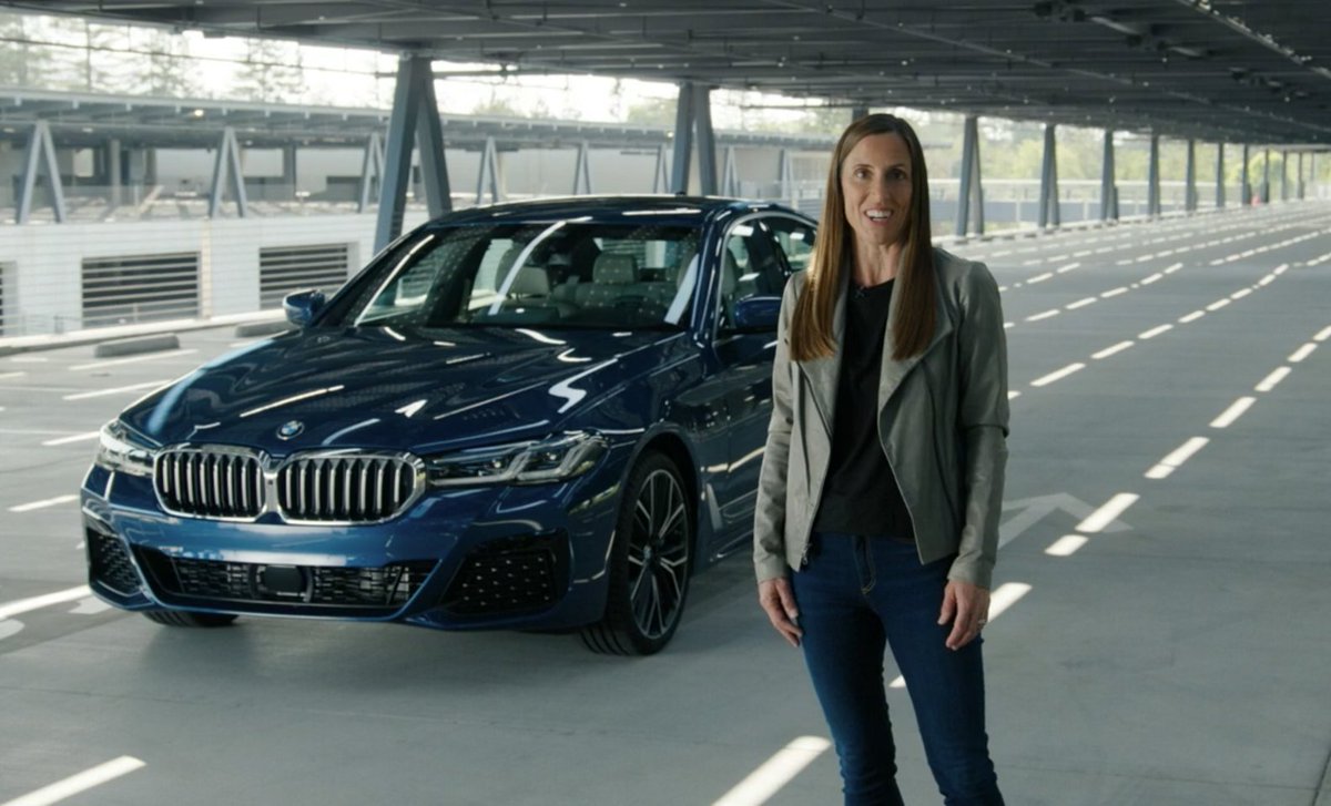 _mustafakarakus's tweet photo. #WWDC20 #ios14 #carplay #U1Chip iPhone can be a car key! 2021 BMW will be the first car, it'll be unlocked with NFC. Also you'll be able to share key through Apple Wallet! https://t.co/8GXFcQ7Dvk