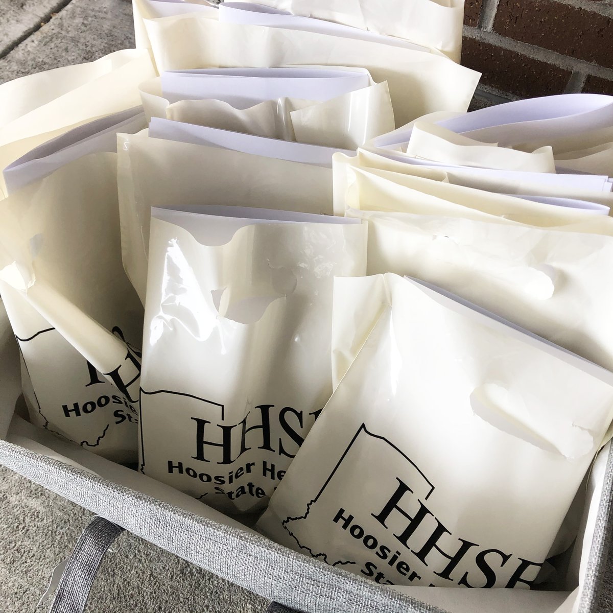 When Glow Girl Esthetics reached out to us with this unique idea to help local healthcare heroes, we were all in! We're happy our donation could help provide 40 #skincarekits to essential workers at Franciscan Health C'ville 😊

#communitybank #hhsbgivesback #facesonthefrontline