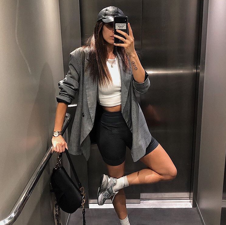 DanielleDPeazer's tweet photo. I’ve missed wearing oversized blazers. Today was a good day 🙌🏻 https://t.co/qzbogQSl0I
