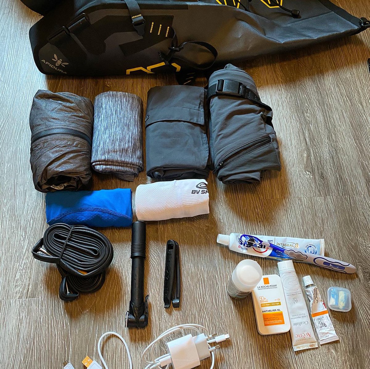 L_Calmejane's tweet photo. Première expérience de ma vie en Bikepacking. Besançon ➡️ Albi (5 étapes quasi 1000 km)
Pour suivre mon aventure au quotidien, c’est sur Instagram que ça se passe ! #lovemywilier #admvalue #primeoenergie https://t.co/ndukZeb2S3