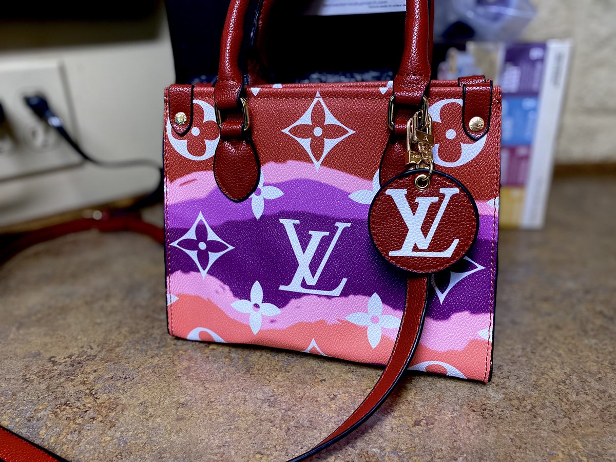 McKenjamin's tweet photo. It looks like ya girl is back to carrying purses. #ifeelfancy https://t.co/TJD0D0PmYm