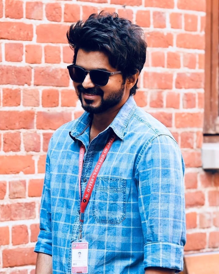 #HappyBirthdayVijay 
#HappyBirthdayThalapathy 
#HBDTHALAPATHYVijay 
Wish you many more happy birthday thalaivaa <a href="/actorvijay/">Vijay</a> 😘😘😘