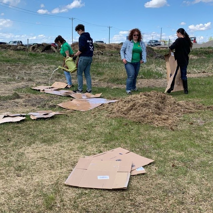 GrowCalgary's tweet photo. Very thankful for @Lowes in Balzac! Their donation of recycled cardboard is essential for building our lasagna beds!
#reducereuserecycle #urbanfarm #thankslowes #balzac https://t.co/4aTtfun6Wo