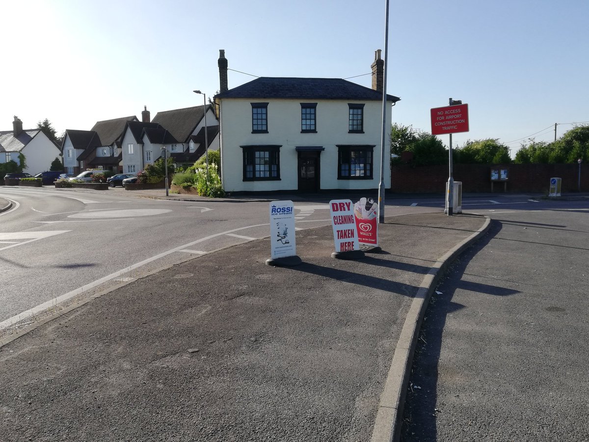 OllieLRogers's tweet photo. For inclusion in the book 📚 @MarkWorkman15's Old Boozers Vol. 1. 

The King William IV Inn at #LeadenRoding #Essex. Still has the glass in the door. The #pub closed in 1990s. 

I've taken same shot as the photo from 1896 whilst out 🚴 

🍺🍻 #historicbuildings #pubs #oldphotos https://t.co/Y1vKnLO3En