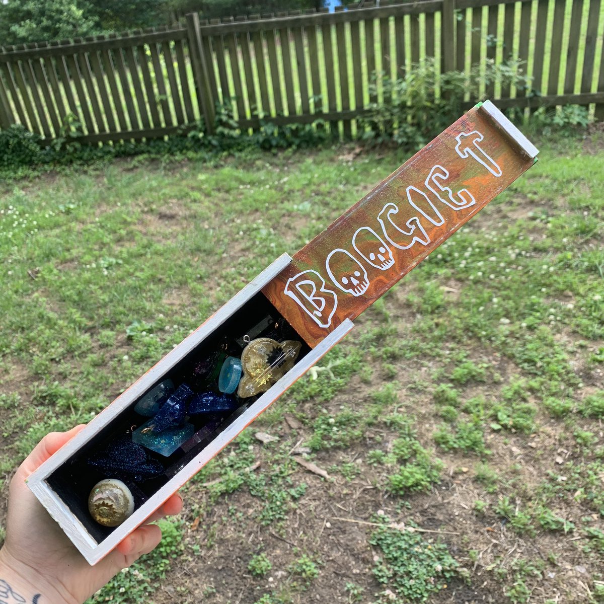 _saracatherine's tweet photo. i made a @boogietmusic stash box ! i’m currently using it to hold all the pendants i’ve made but it’s perfect for a lil to go smoke box 😎 https://t.co/hMrxLPHUQw