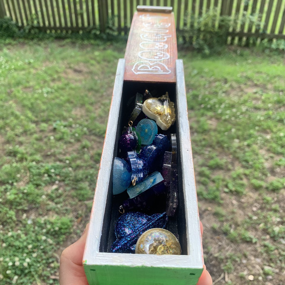 _saracatherine's tweet photo. i made a @boogietmusic stash box ! i’m currently using it to hold all the pendants i’ve made but it’s perfect for a lil to go smoke box 😎 https://t.co/hMrxLPHUQw