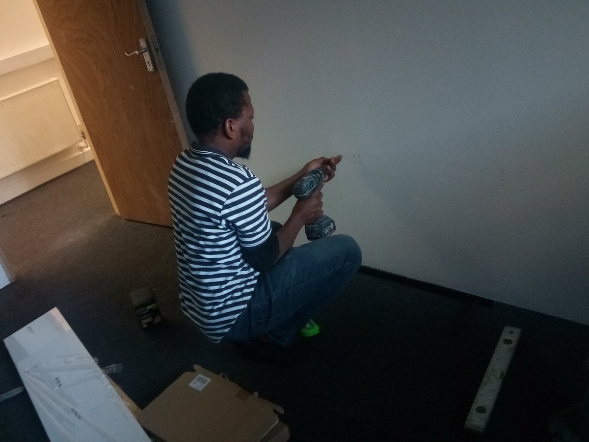 flippedeye's tweet photo. Now, this looks like a more professional decorator... Painting is coming together and the shelves are taking on their heritage of horizontal living... 

#FEStyle
#OfficeLooks 
#transformation https://t.co/NZdYTkiTV5