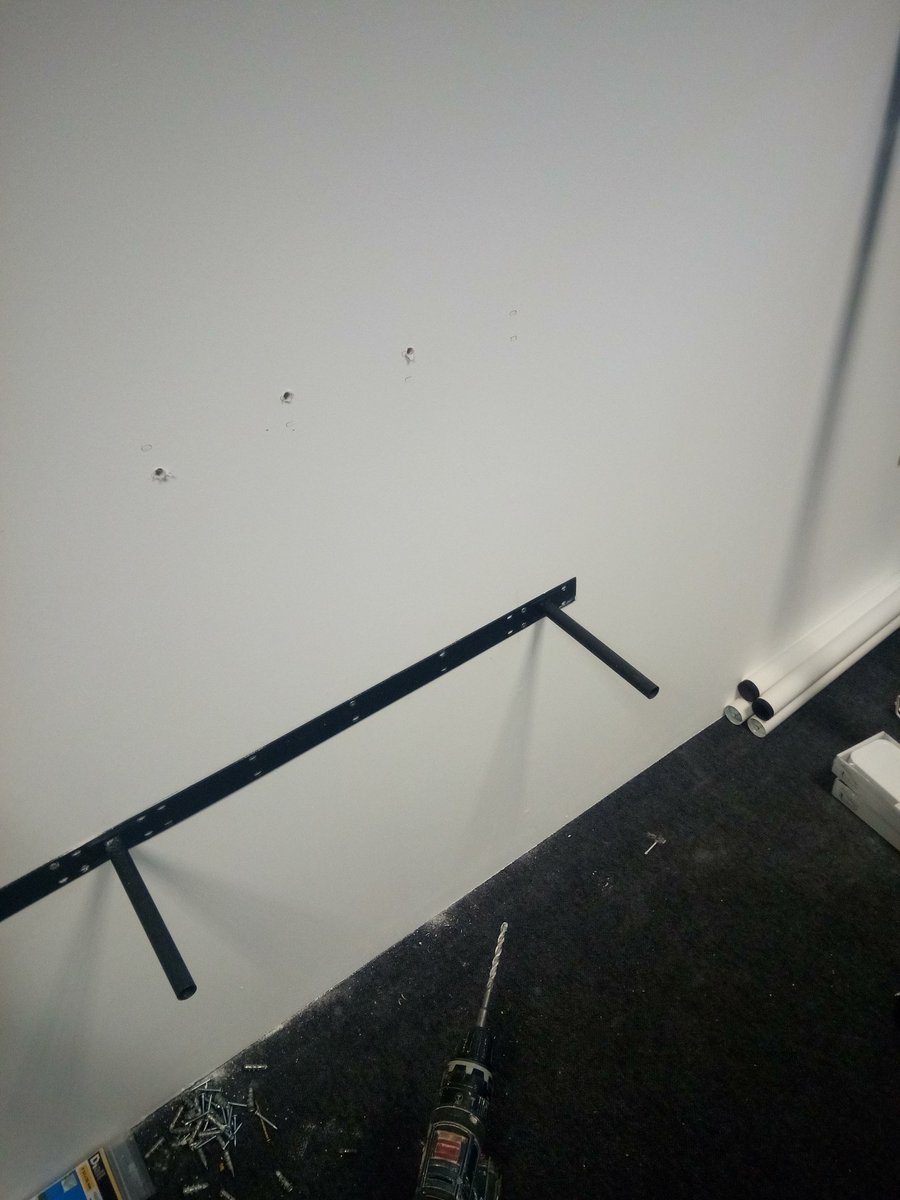 flippedeye's tweet photo. Now, this looks like a more professional decorator... Painting is coming together and the shelves are taking on their heritage of horizontal living... 

#FEStyle
#OfficeLooks 
#transformation https://t.co/NZdYTkiTV5
