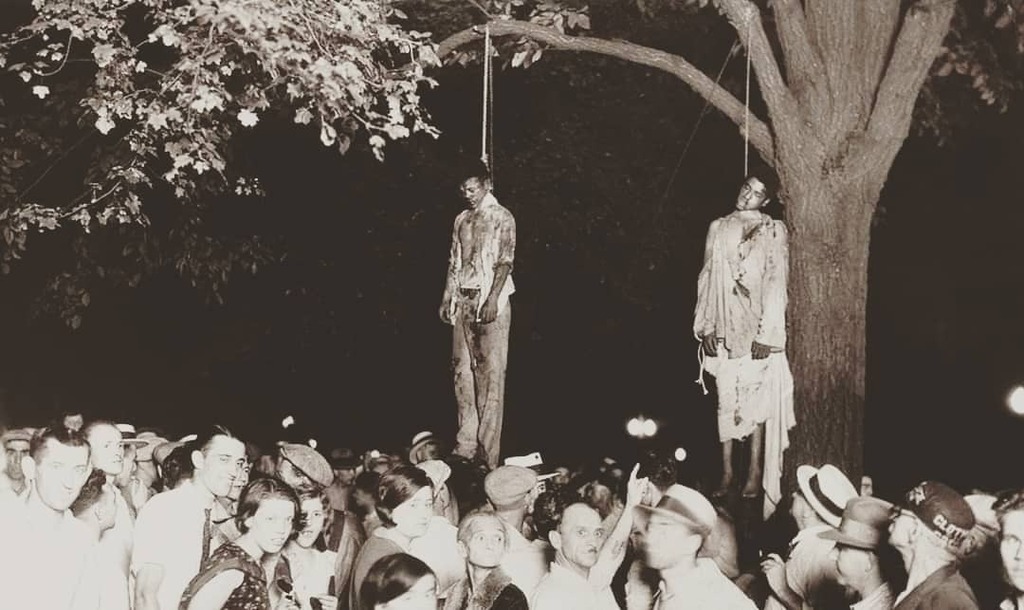 NOVACULTURAinfo's tweet photo. Leia no https://t.co/ofvK0FtXmF o artigo "Linchamentos: aspecto pouco conhecido da sociedade norte-americana" de Ho Chi Minh. #NC #eua #negros #racismo #linchamentos #imperialismo https://t.co/q5Drfg66Hv https://t.co/1ozOvNEYT3
