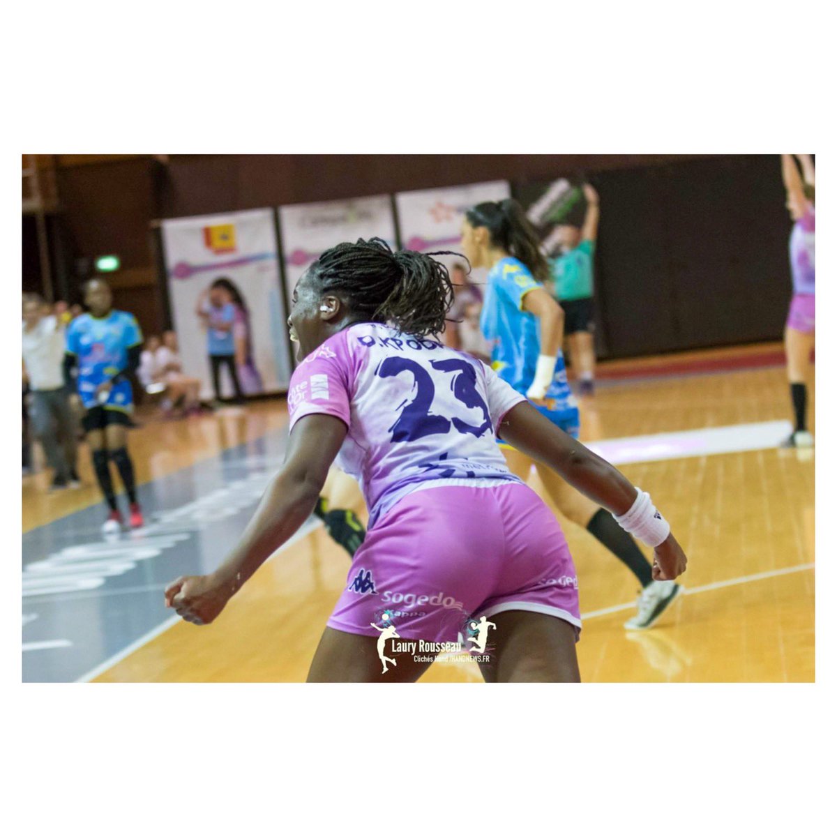 Cette fois-ci c’est vraiment la fin...
Une nouvelle fois je souhaitais vous remercier 🙏🏾
Merci le CDB, la JDA, joueuses, staff, salariés, bénévoles, merci Dijon pour ces 4 belles saisons 🤾🏾‍♀️
À très vite ✌🏾

#france #handball #lbehandball #lfh #merci #cdb #jda #dijon