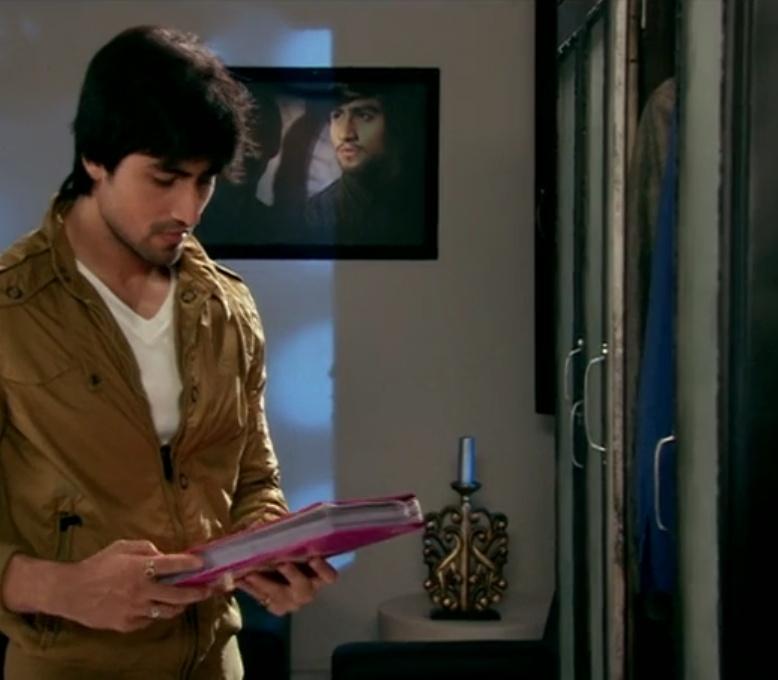  #HarshadChopda #TereLiye #TereLiyeOnHotstar #BepannaahHandsome MundaP.s : peeche photo frames are just