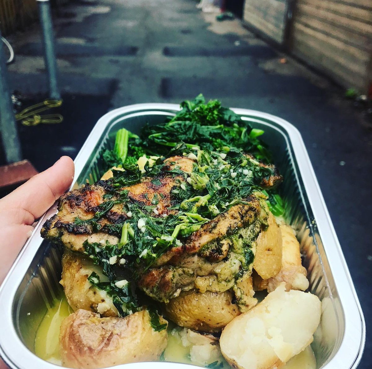 Voici à quoi pourrait ressembler votre prochaine escapade gourmande : 🍲♥️ Ça vous parle? Regardez notre menu ici: restotapeo.com

Notez que nous serons fermés mercredi à l'occasion de la St-Jean :)