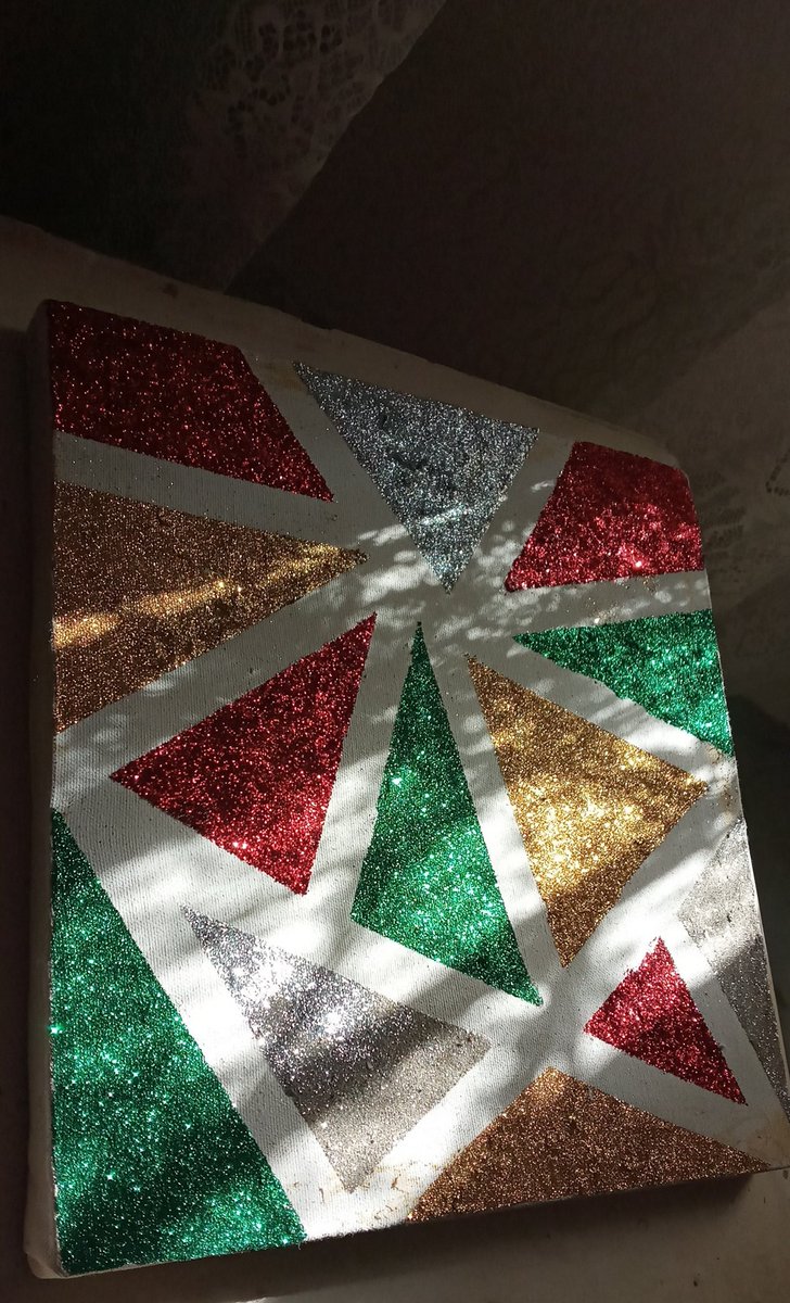 kertarananggay's tweet image. Tried this amazing art, it turned out to be so good, and it was so relaxing. 😍 Plus My wall got a new piece of art😂

#CanvaArt #GlitterArt #ExploringNewThings