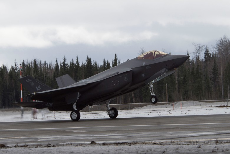 THREAD: Had another look at the information provided by  @VTV_fi and the  #HXhanke project office over operations and maintenance, and one stark issue has popped up - planned annual spend is €250 m (or €270 m for  @VTV_fi). A thread on  #HX and  #F35. Pic via  @usairforce 1/n