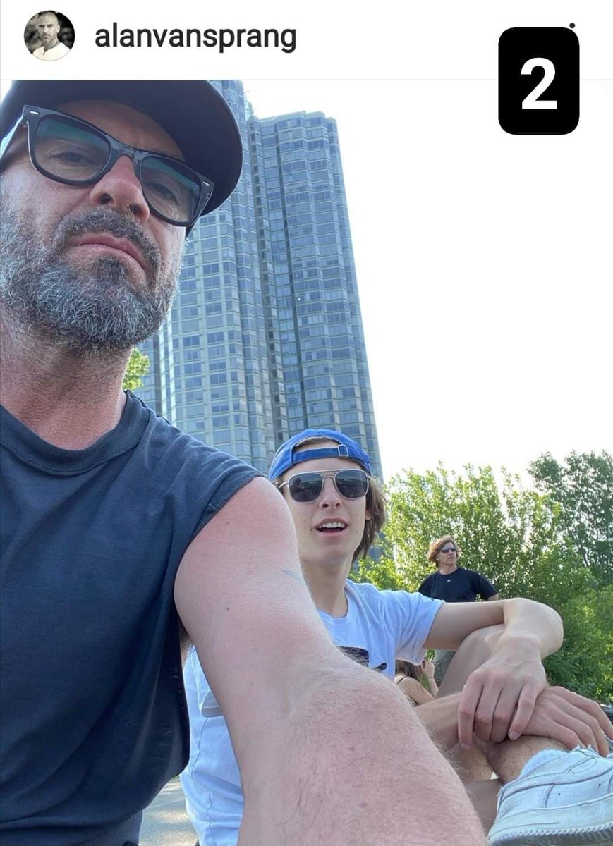 avsgermany's tweet photo. Gestern zum Vatertag in Kanada hat Alan zuerst ein Bild von seinem Vater (1) und dann ein Selfie von sich und seinem Sohn Logan gepostet (2). ♥️
#AlanVanSprang
@alanvansprang #fathersday
📷🔗 Instagram/alanvansprang https://t.co/fdnbDGf9DG