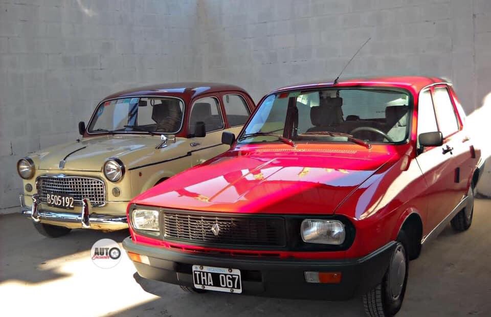 AutoEncuentro's tweet photo. La foto de hoy es de hace unos años atrás! La sacamos en el Encuentro Multimarca Campana 2017! 
Dos clásicos juntos, #Fiat 1100 Y #garaRenault 12! https://t.co/mte0jS19U3