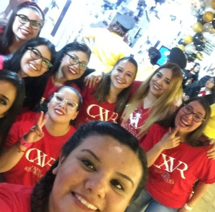 club_carigue's tweet photo. Vivimos un gran festejo gracias por dejarnos acompañarte en tu sueños lo volveriamos a vivir una vez más
Te amamos hoy @_CarlosRivera
#TeamCarigue #CXVR https://t.co/LMNn9JageD