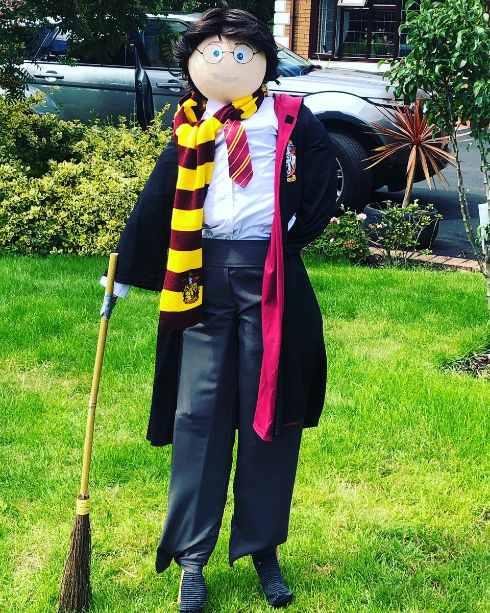 Niamh~Poppy wanted you all to see her #scarecrow for the Little Sutton scarecrow festival <a href="/LittleSuttonCoE/">Little Sutton C of E Primary School</a> #HarryPotter #scarecrowfestival