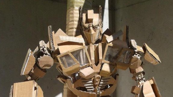 WeSellBoxes1's tweet photo. This week is a 'Cardboard-Roboty-Epicness' week. Check it out this Optimus Prime! and as always If you need boxes to move house, store your property or make your own #autobot #decepticon then point yourself towards https://t.co/IOs41W4pAK https://t.co/5TBJ8bD5n3