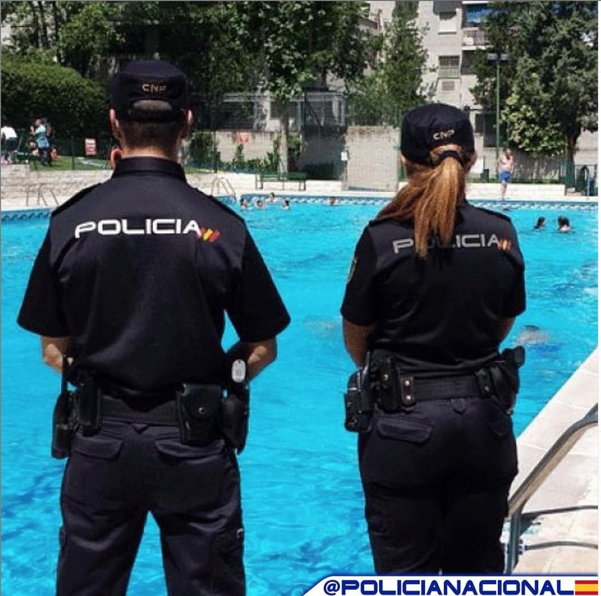 En la #piscina, en la playa, en el río, aunque no cubra... No pierdas a los 👧👦🏻 de vista👀
👍🏻Por un #veranoseguro 💦 https://t.co/KRYd7CkhN3