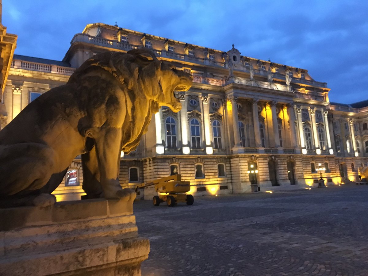 theviewfrommyo1's tweet photo. @VisitBudapest @wow_hungary Darkess falls in #Budapest. #tvfmo #theviewfrommyoffice #travel #adventure #photography #Hungary #gettingsleepy https://t.co/XRNzw2YQH2