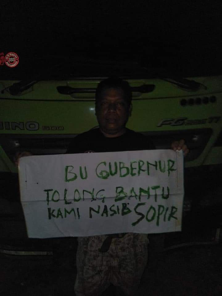 azidasli's tweet photo. @CNNIndonesia Pikirkan nasib mereka pak yg harus menanggung beban rapid test ketika nyebrang le bali https://t.co/mHdiY0ir1h