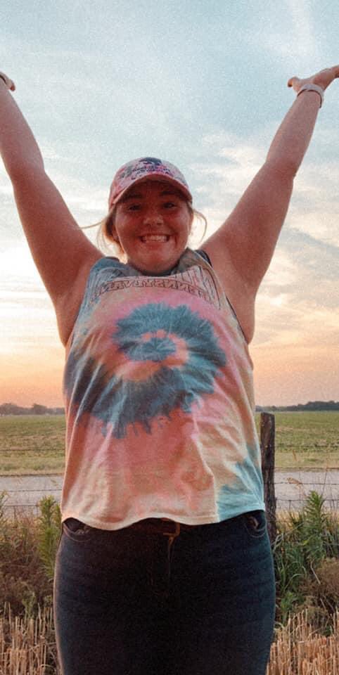 AlphaofClovia's tweet photo. There is so much to love about Kanas! But no other state can ever top our sunflower fields and sunsets ! https://t.co/rxLvix21ss